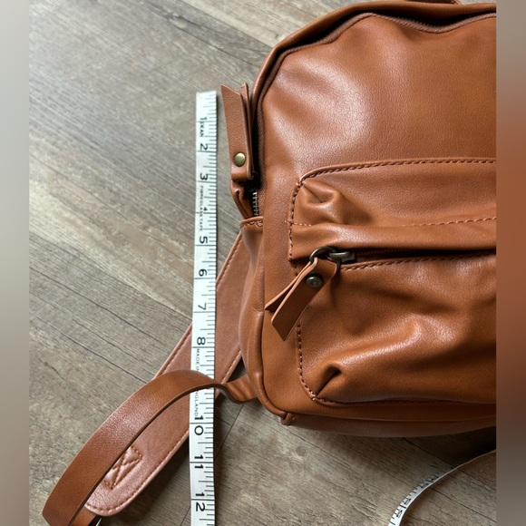 🎒 Universal Thread Faux Leather Mini Backpack – Tan/Beige - Picture 2 of 8